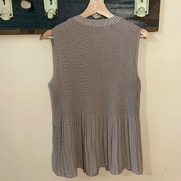 Adrianna Papell Sleeveless Peplum Blouse with Tie Front Size Medium - Picture 13 of 16